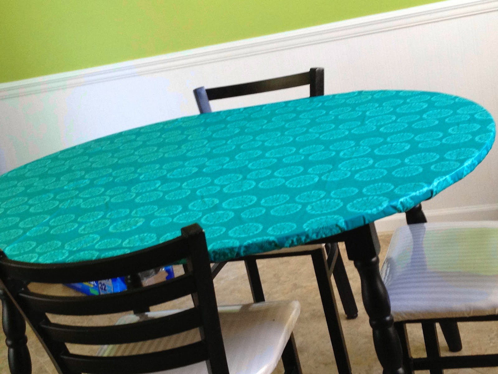 Бирюзовый кухонный стол